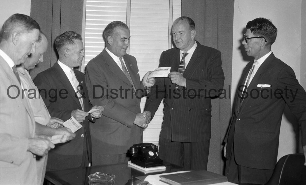 Ald Ridley receives cheque from Ex-Services Club &amp; Mr Sullivans