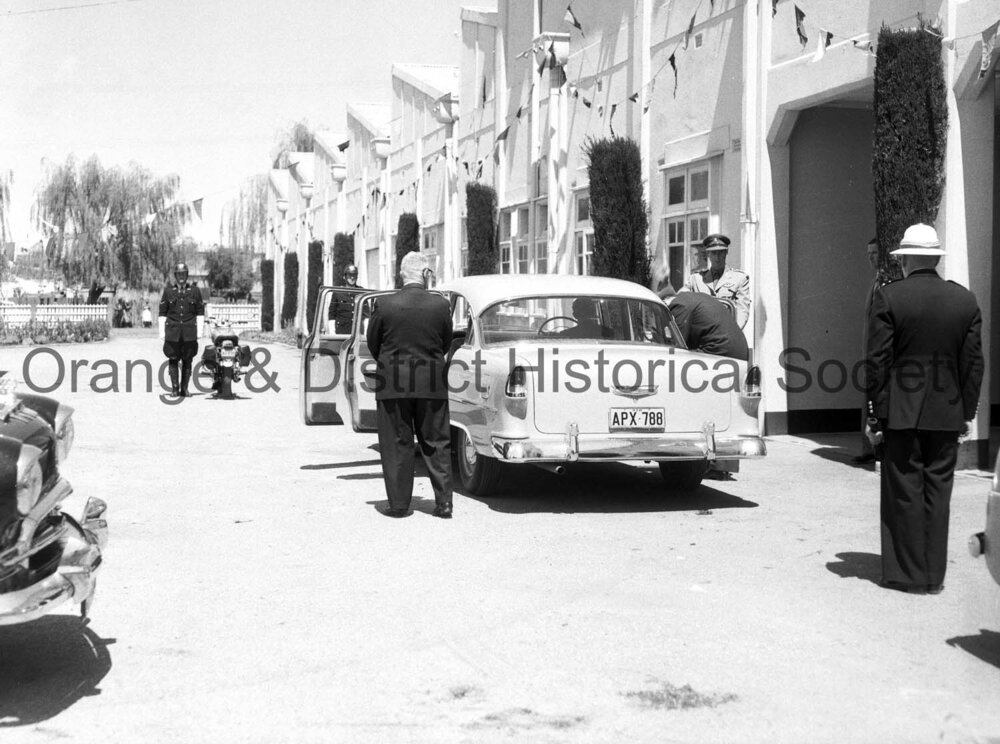 NSW Governor Sir Eric Woodward visits Woollen Mills