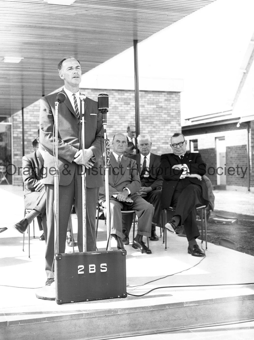 Pat Hills opens Blayney Community Centre