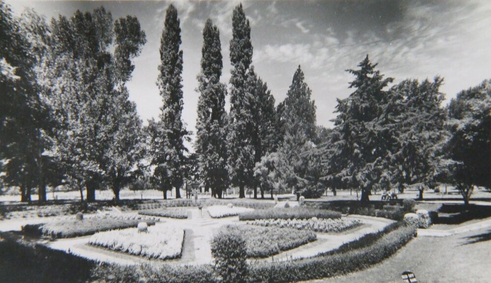Frank Mulholland Memorial Garden, Cook Park, Orange
