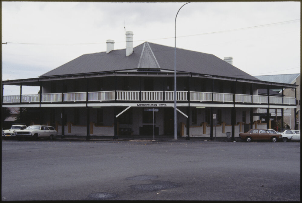 Pub Theatre "The Cappucino Family - Not Your Cup of Tea"