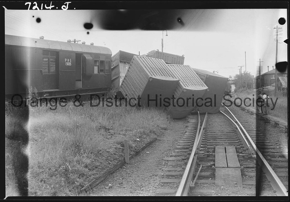 Crashed railway trucks near Summer Street crossing | Central West Libraries