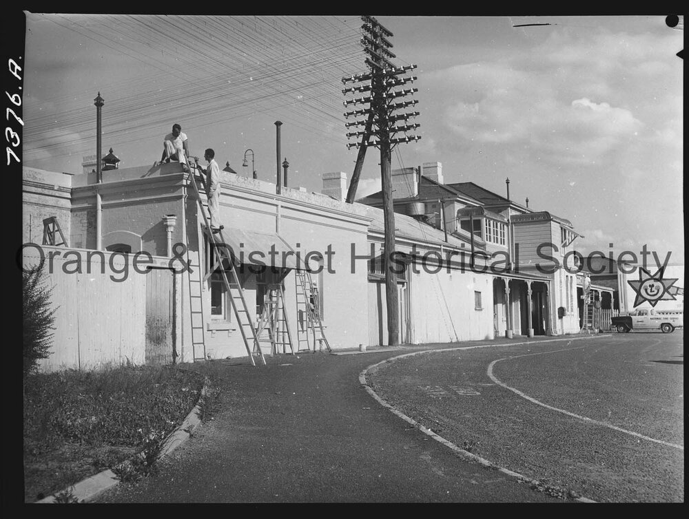 Painters at work at the Orange Railway Station | Central West Libraries