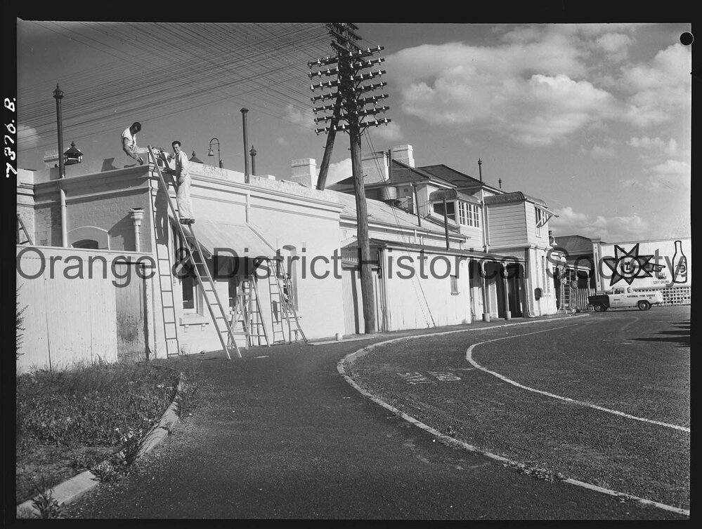 Painters at work at the Orange Railway Station | Central West Libraries