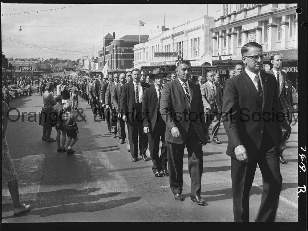 Anzac March and Service in Robertson Park