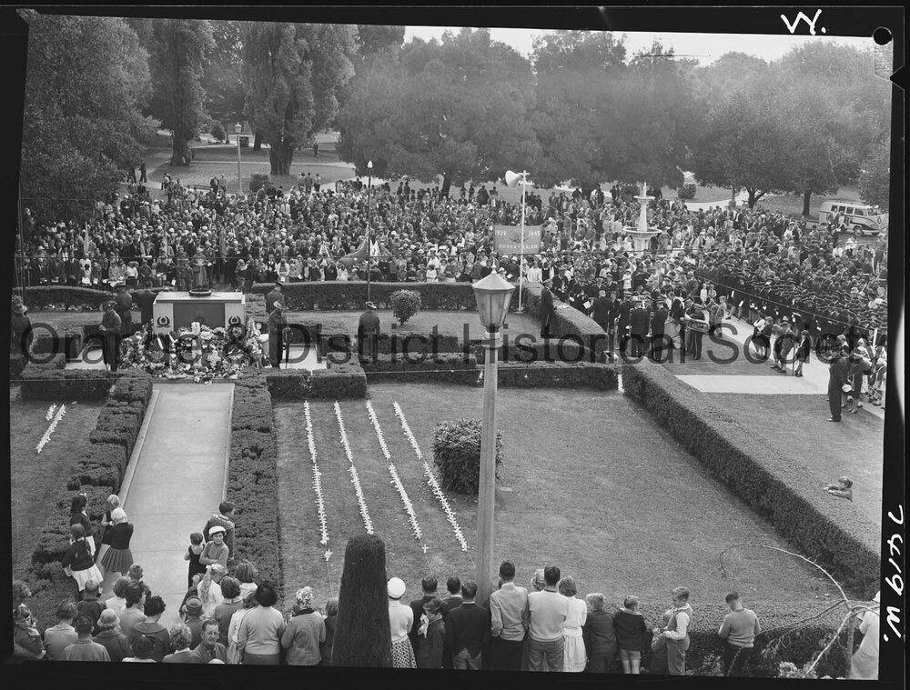 Anzac March and Service in Robertson Park