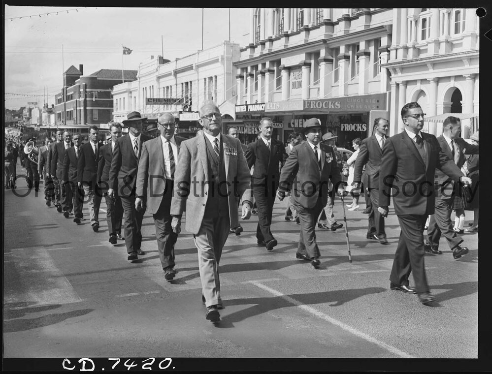 Anzac March and Service in Robertson Park