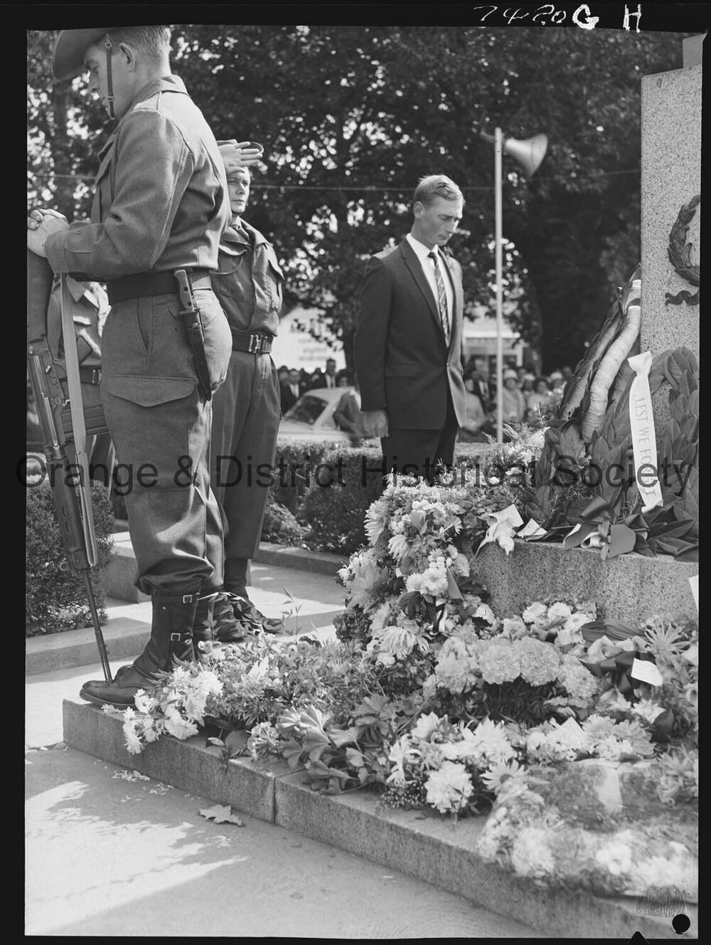 Anzac March and Service in Robertson Park