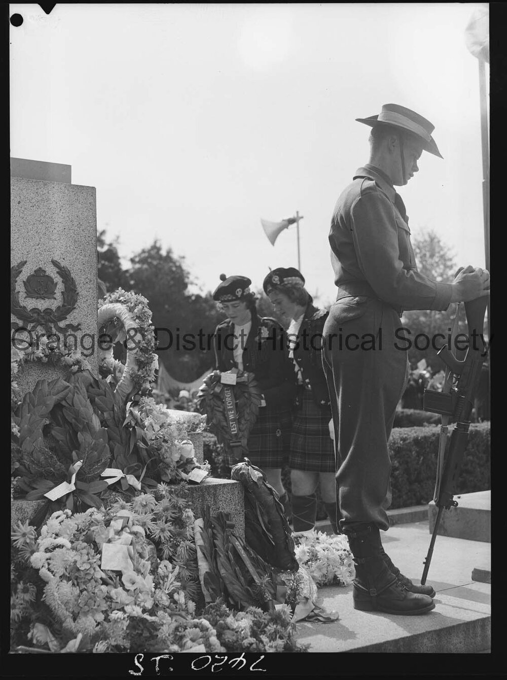 Anzac March and Service in Robertson Park