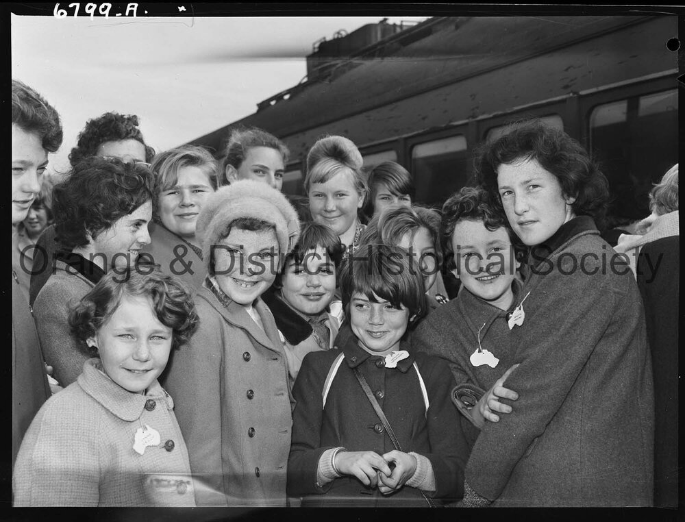 Sydney Legacy girls at Orange Railway Station