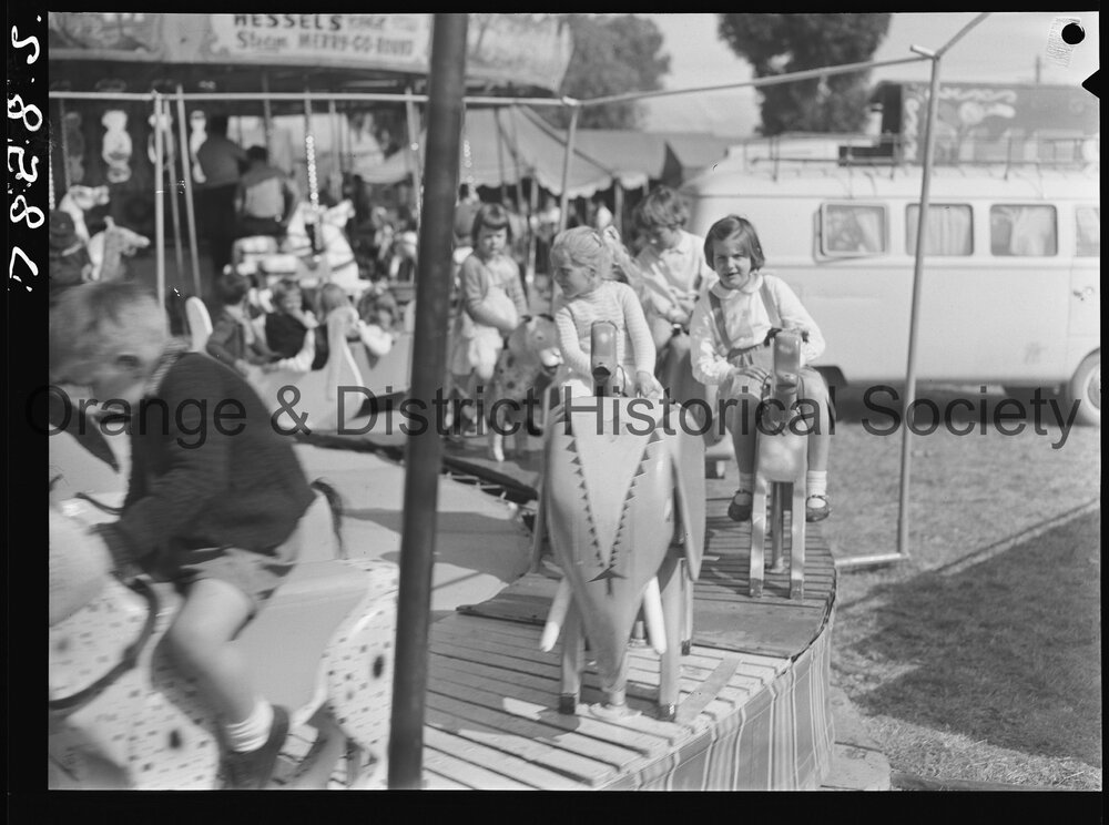 Molong Show