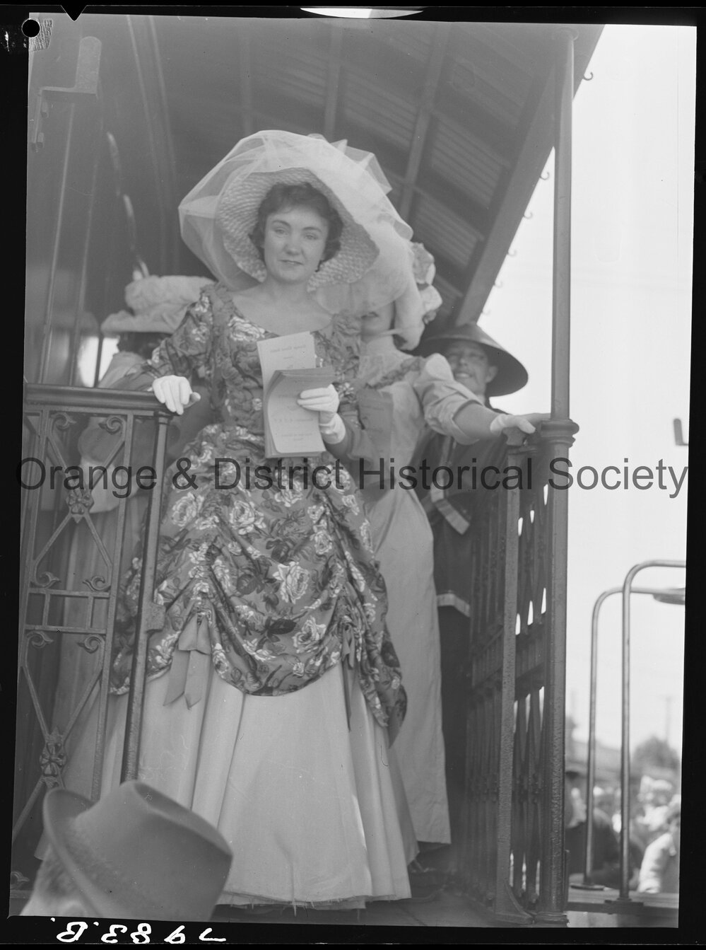 Vintage train arriving in Orange | Central West Libraries