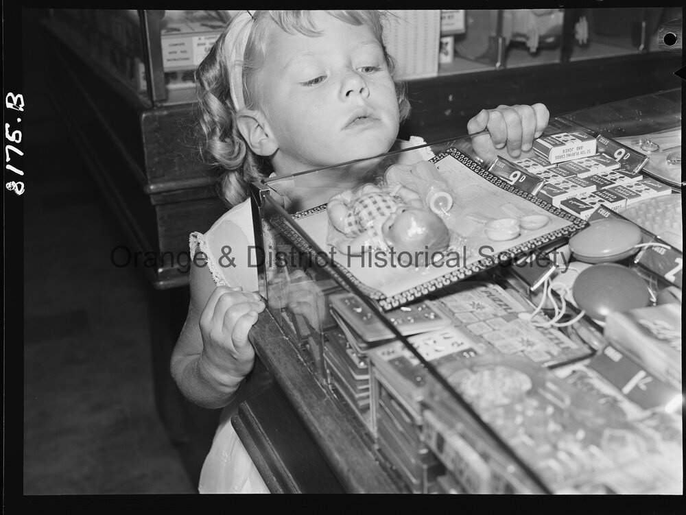 Young children at Christmas Shopping in Woolworths