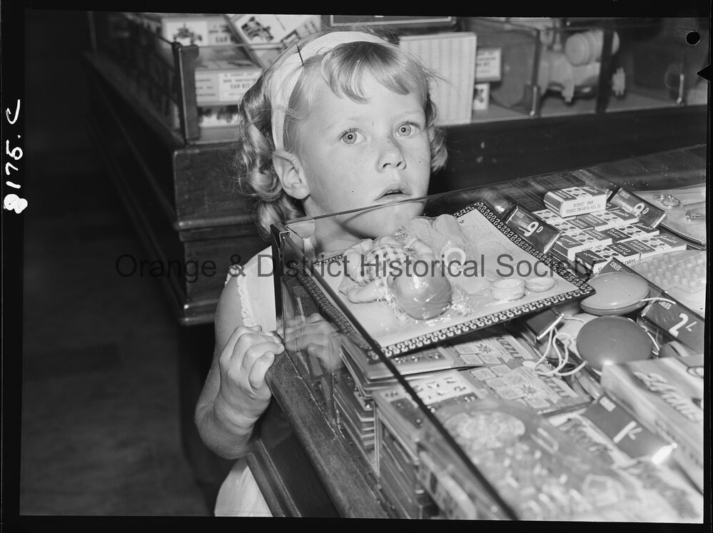 Young children at Christmas Shopping in Woolworths