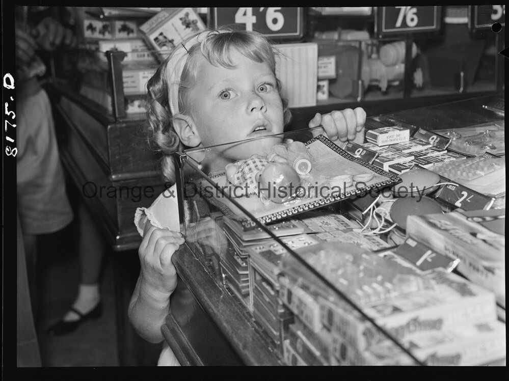 Young children at Christmas Shopping in Woolworths