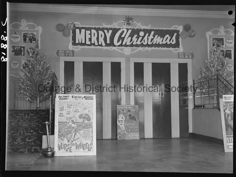 Christmas decorations at the Coronet Theatre, Orange