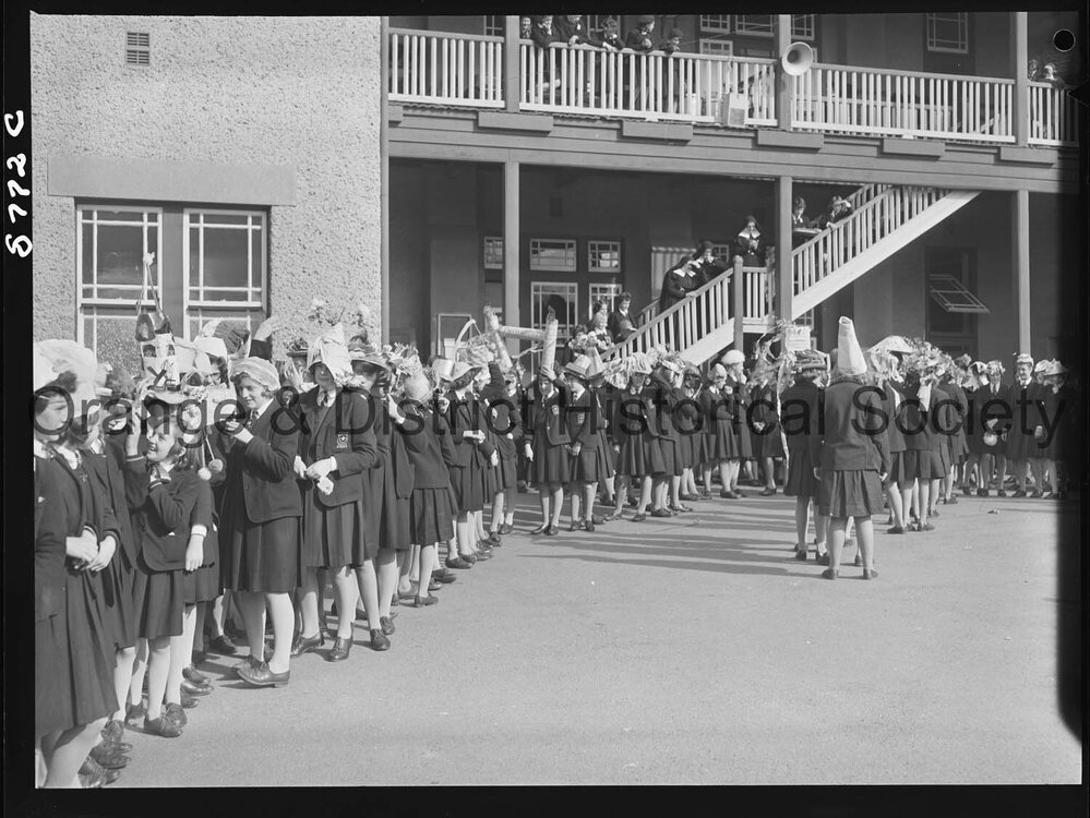 Santa Maria hat parade