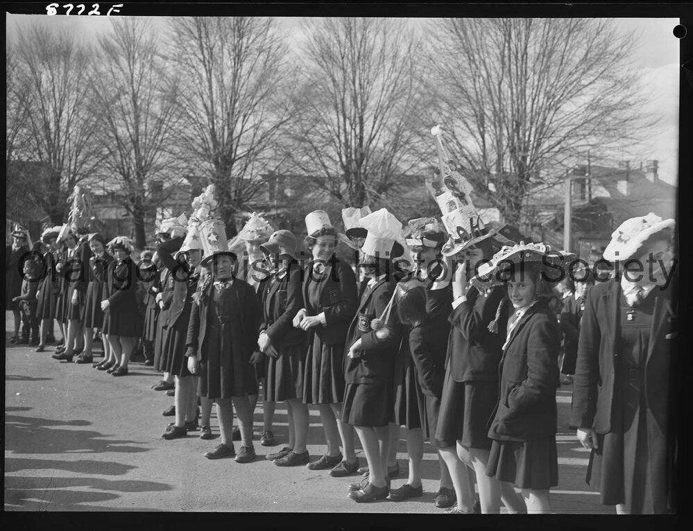 Santa Maria hat parade