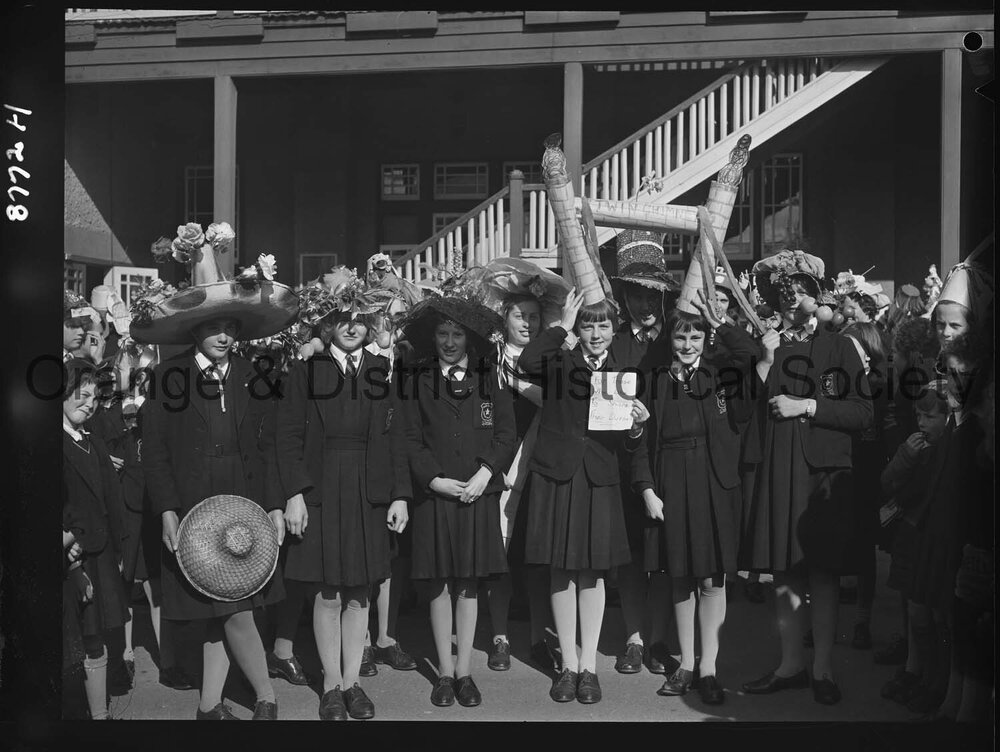 Santa Maria hat parade