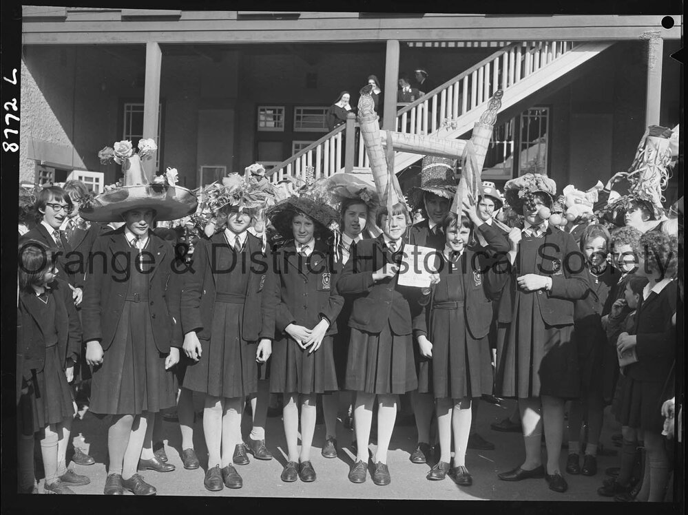 Santa Maria hat parade