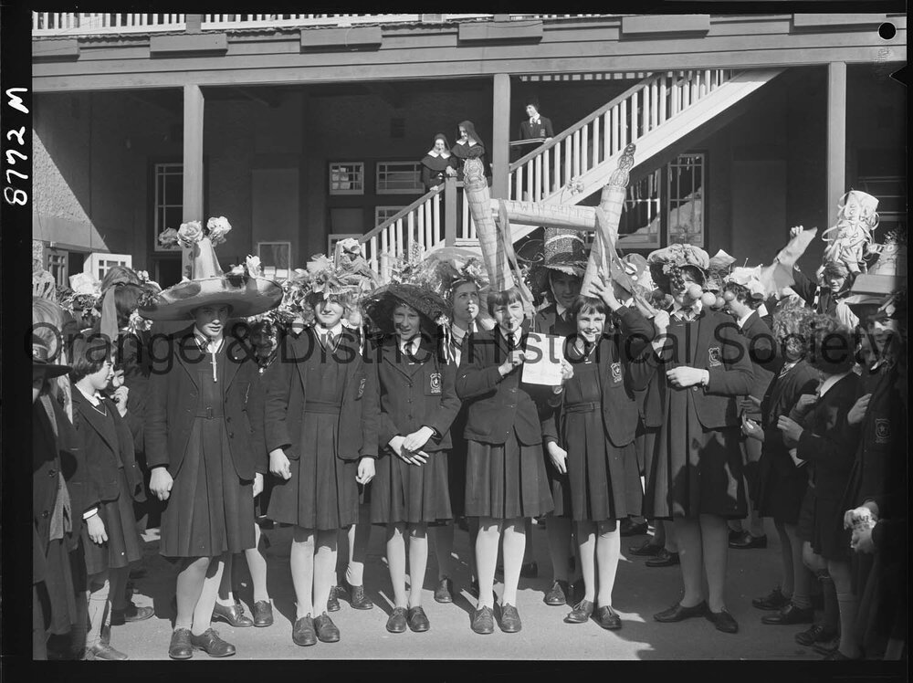 Santa Maria hat parade