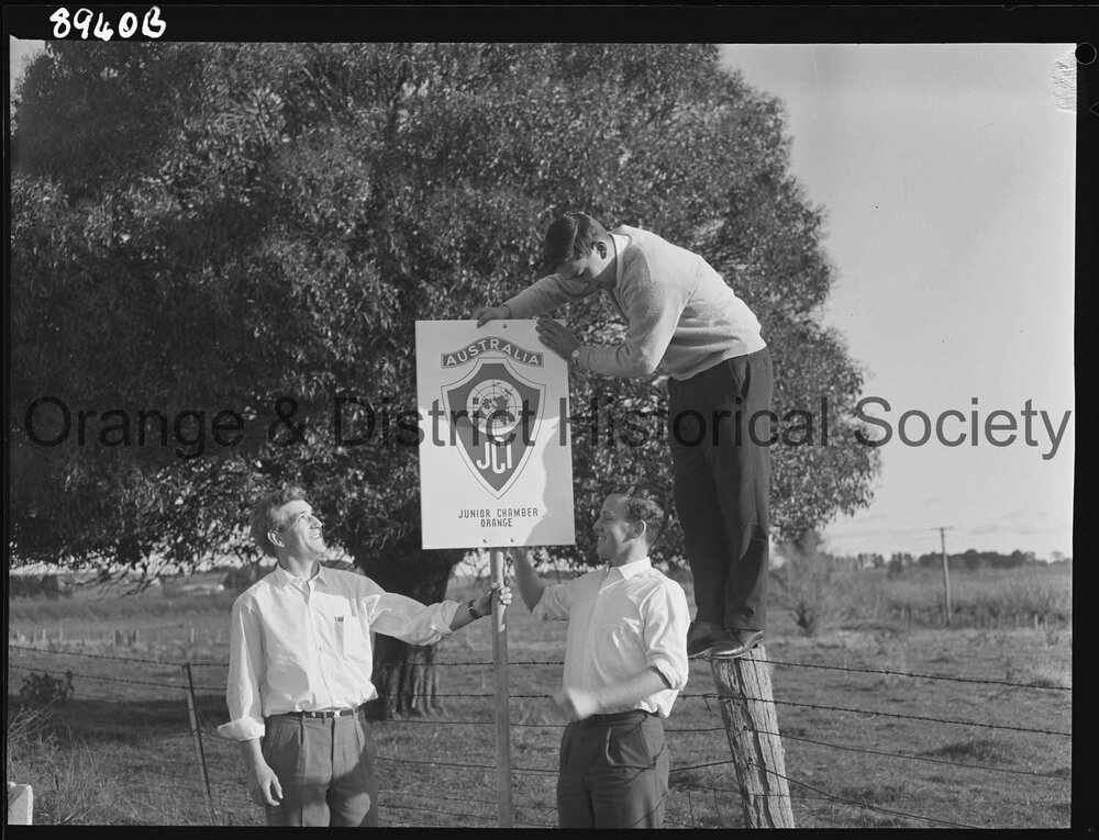 JC members erect a sign