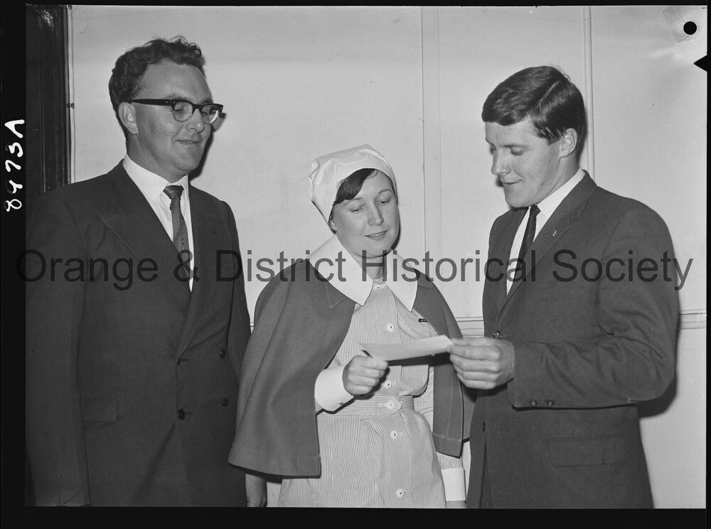 Nurse Rhonda McLean hands over cheque