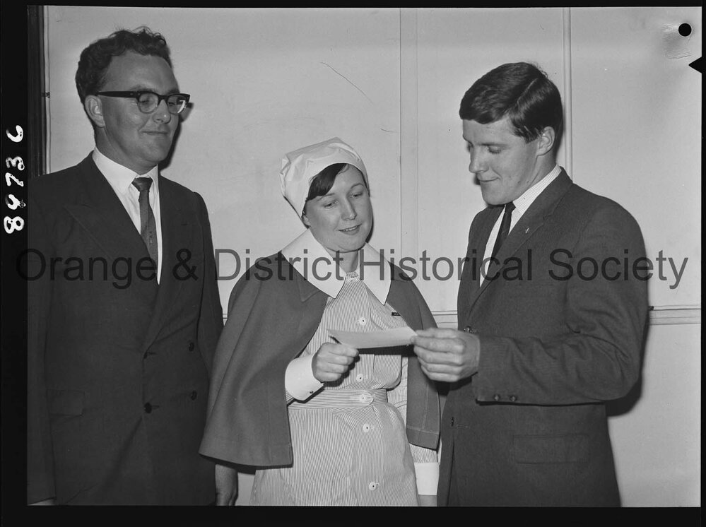 Nurse Rhonda McLean hands over cheque