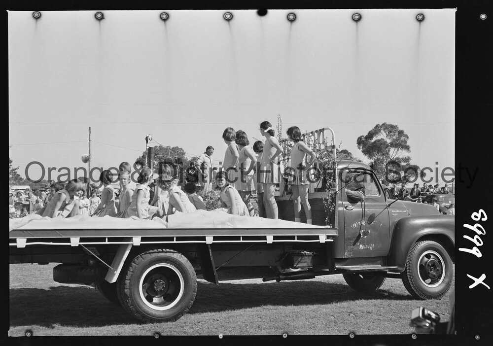 Molong Show