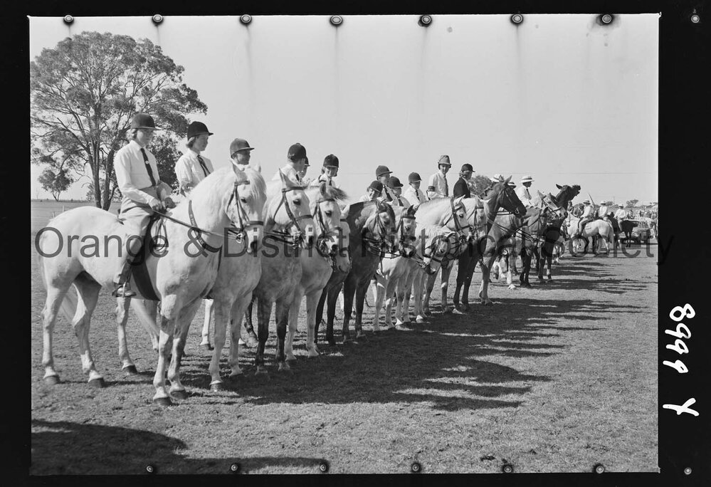 Molong Show