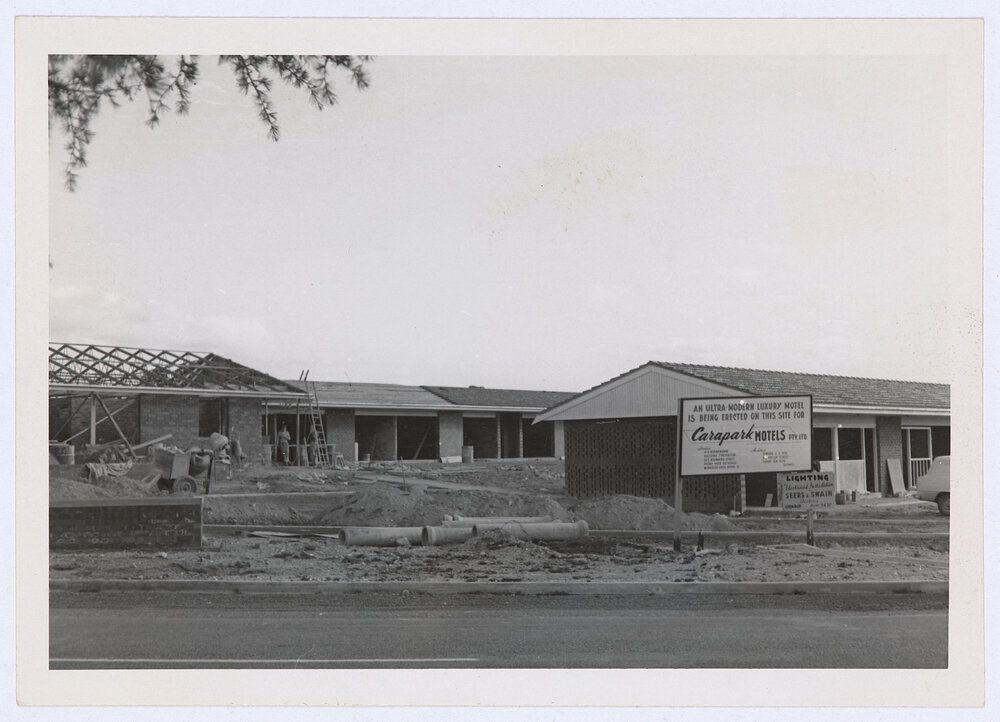 Festival Motel, Orange