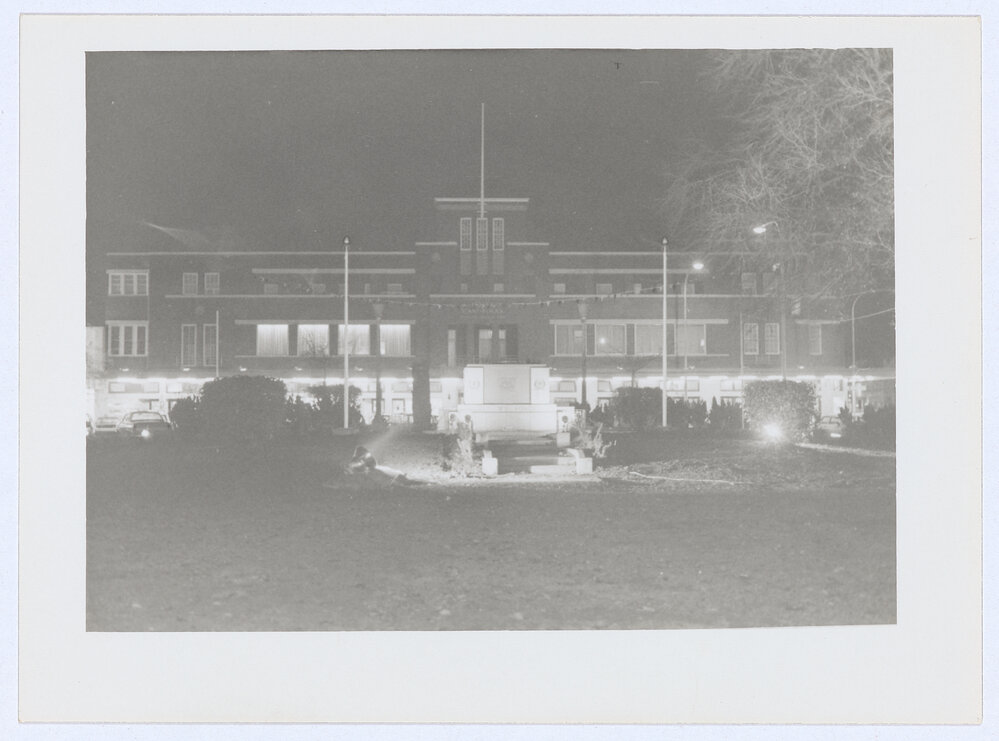 Cenotaph in Robertson Park, Orange