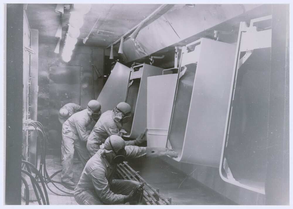 The earliest picture of refrigerator cabinet spray painting, Emmco factory, Orange