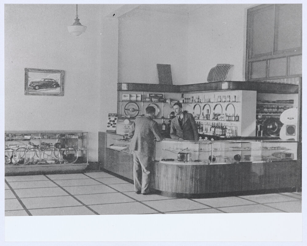 Cameron's Garage, Summer Street, Orange