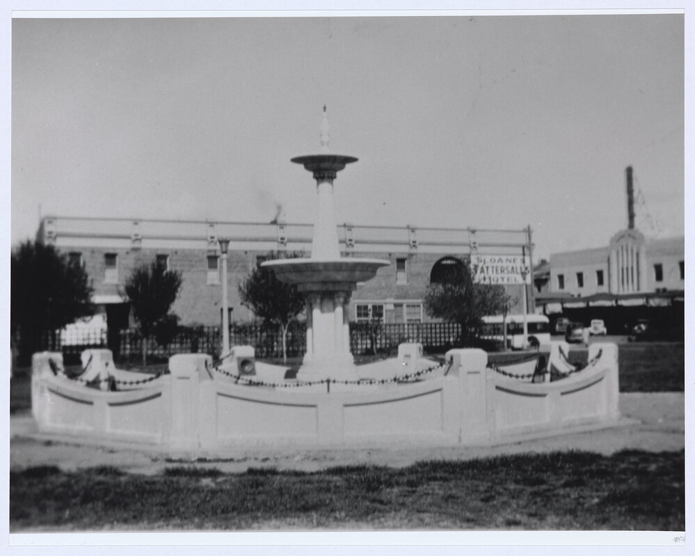 Whitney Fountain, Robertson Park, Orange