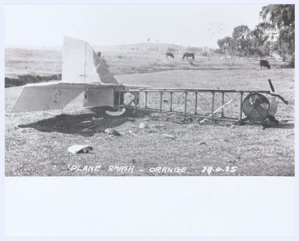 Plane smash, Orange, 29 April 1925