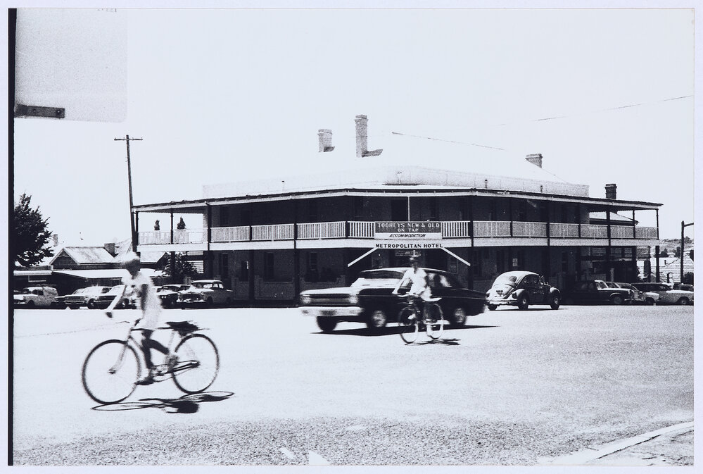 Metropolitan Hotel, corner of Anson and Byng Streets, Orange