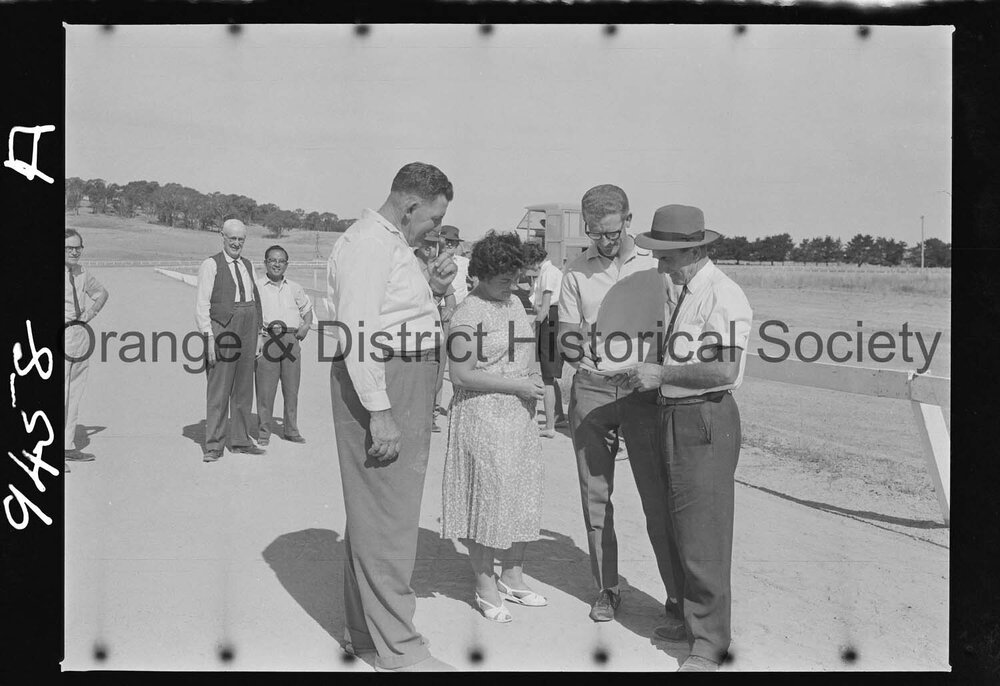 Meeting at Orange trotting track