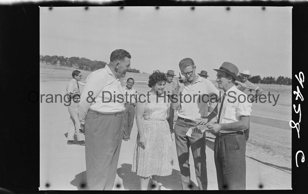 Meeting at Orange trotting track