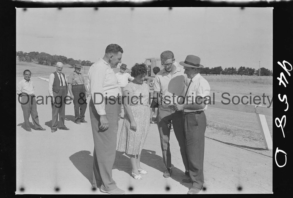 Meeting at Orange trotting track