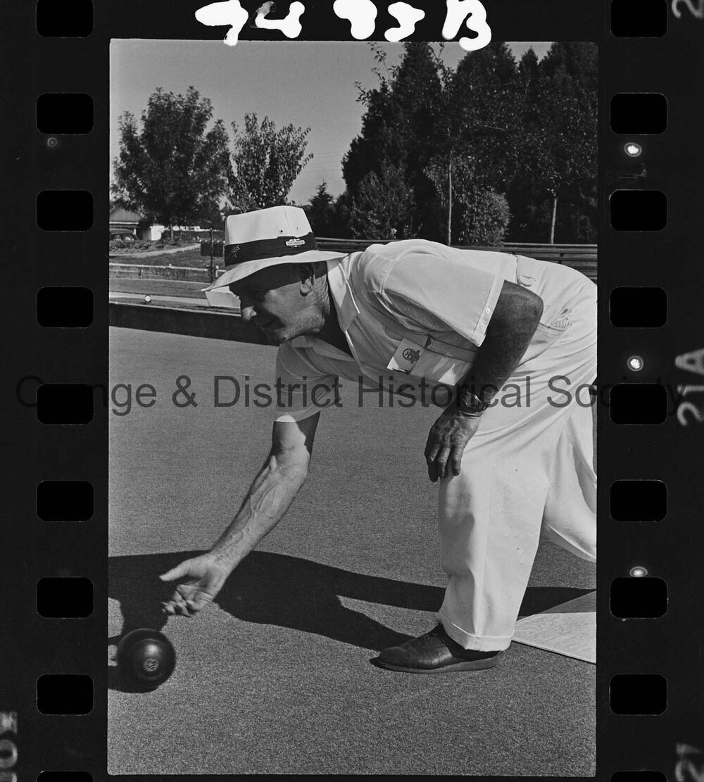 Ken Haddon from Bathurst City bowls team