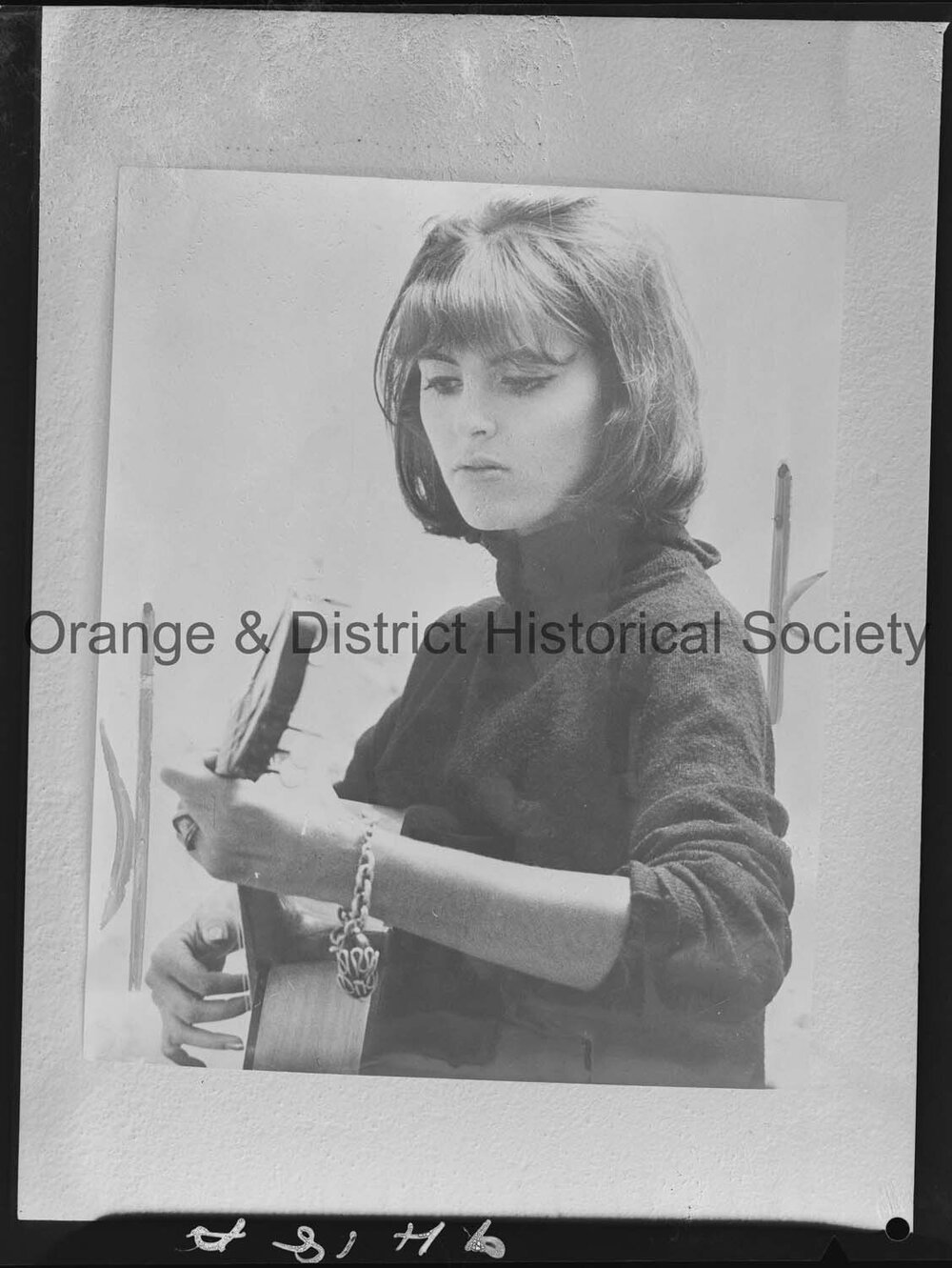 Copy folksinger Tina Date