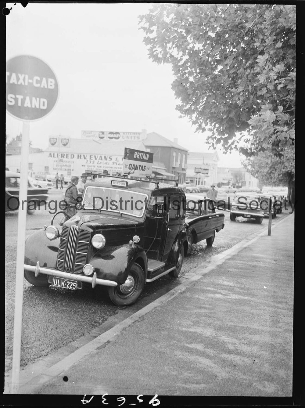 London taxi in Orange