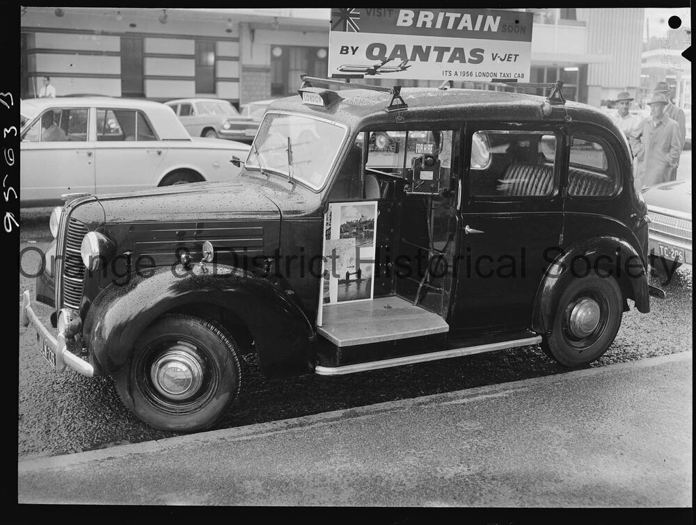London taxi in Orange