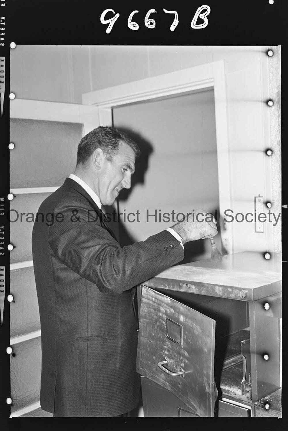 Thieves raid nine mid-city businesses