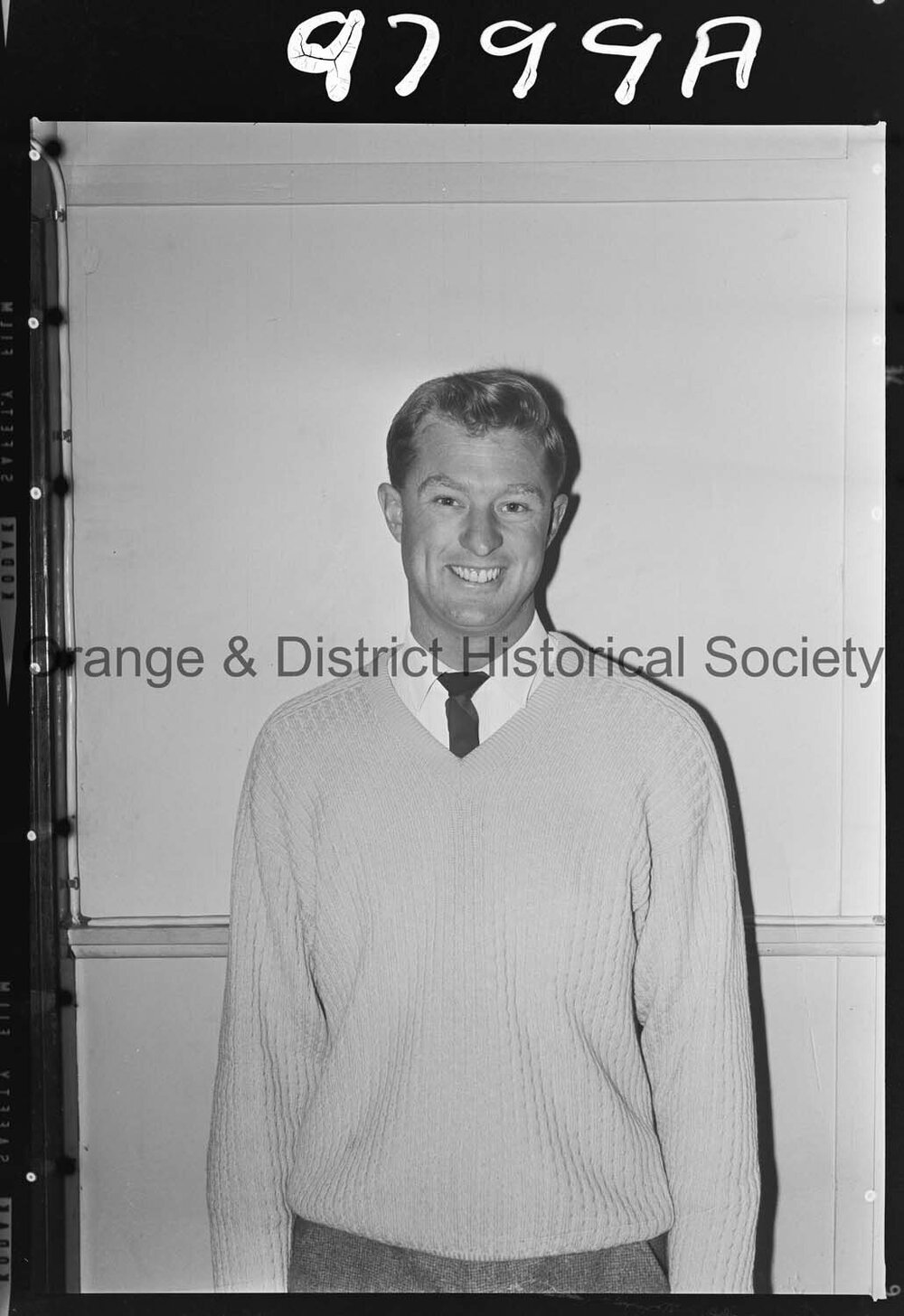 Passport photo Tom Ellis