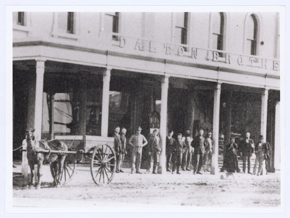 Dalton Brothers, Orange