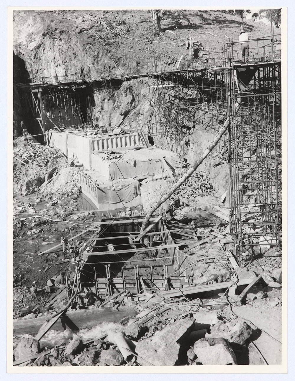 Construction of Suma Park Dam