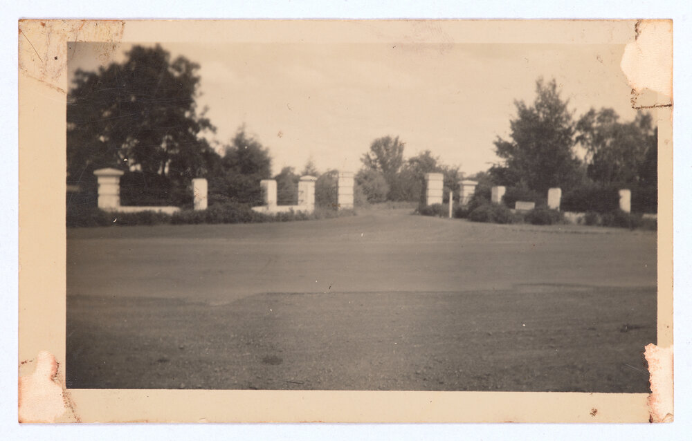Entrance gates, Bloomfield Hospital