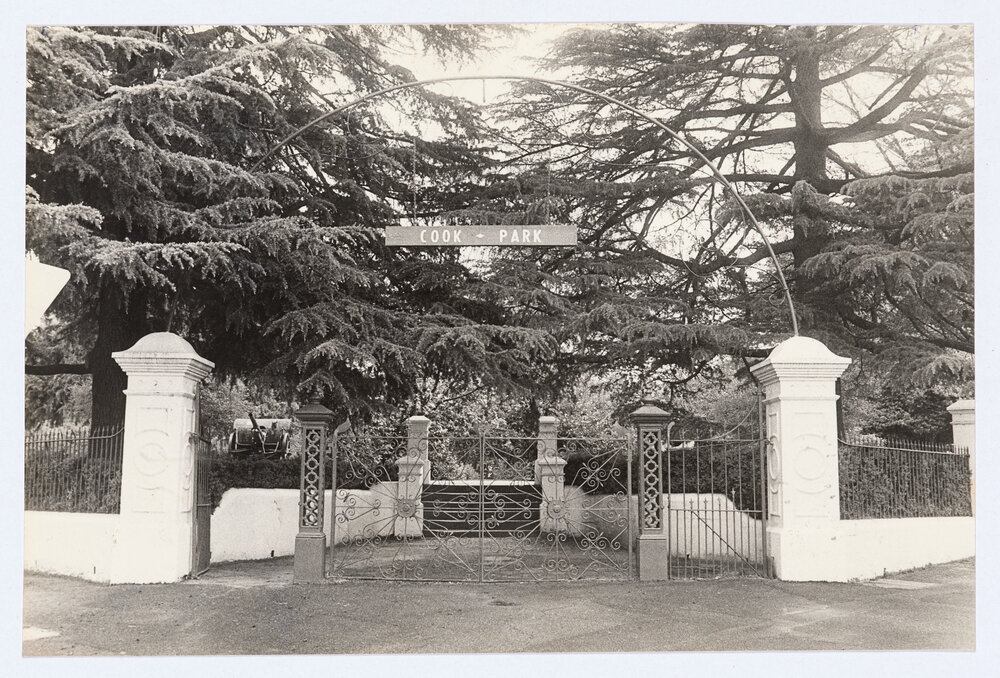Entrance gates to Cook Park, Orange